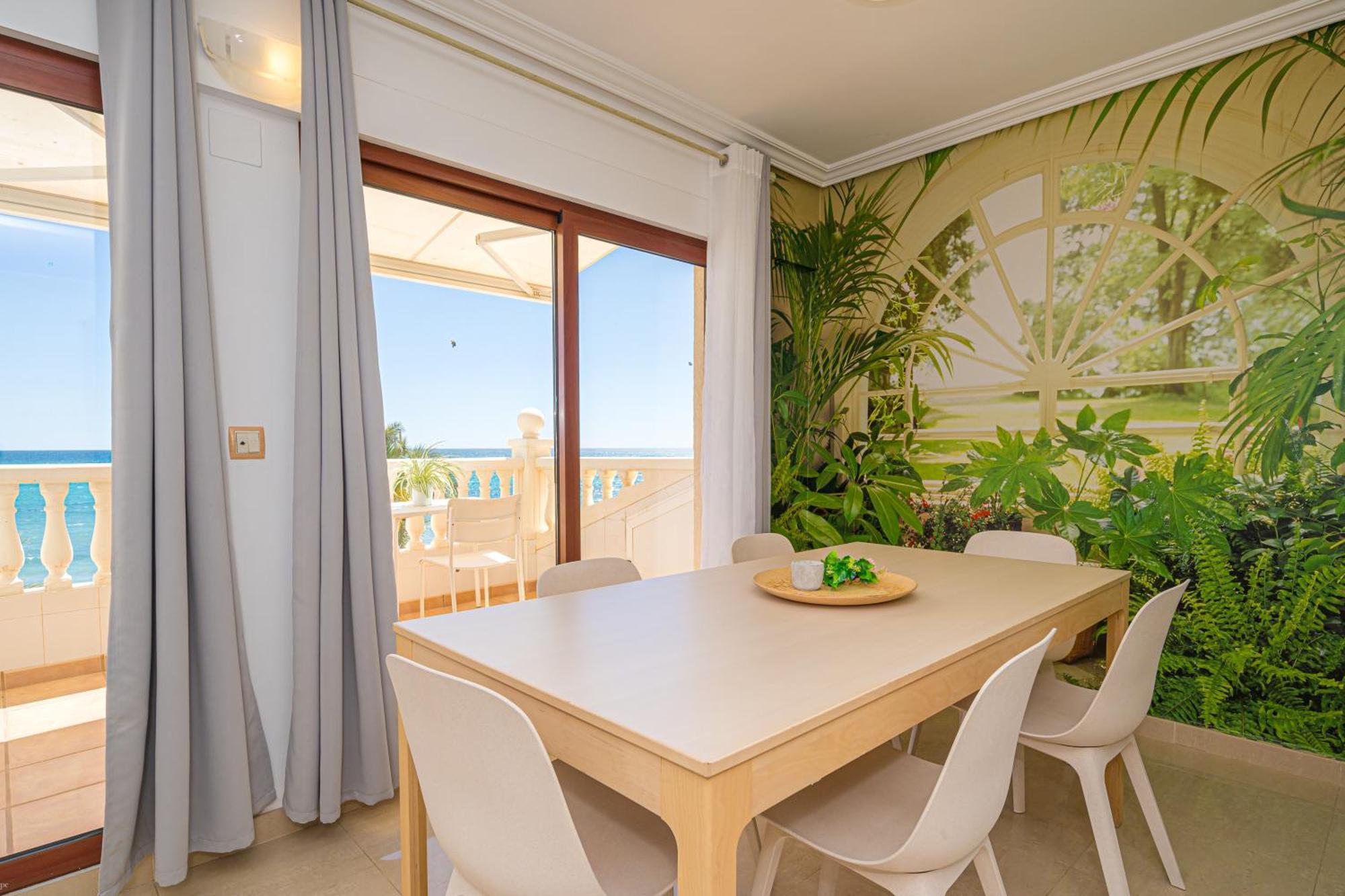 Front Line Apartment Jakarta 2 El Campello Luaran gambar
